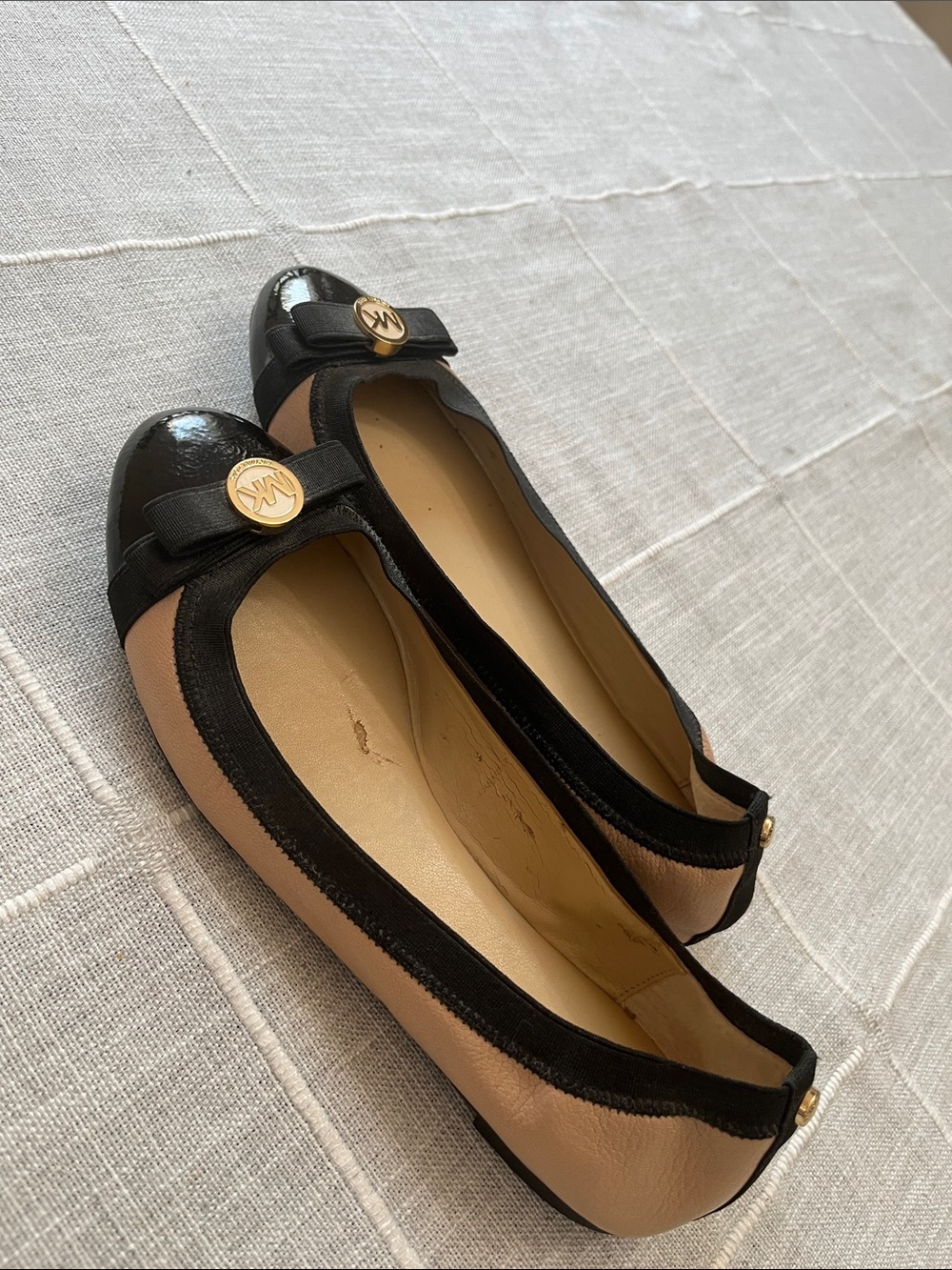Michael Kors Black Patent Cap-Toe and Nude Ballet Flats with Gold MK Medallion - Picture 4 of 6
